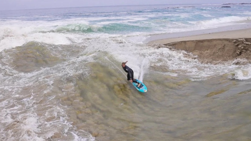 Jamie O'Brien surfeando la ola de Rio mas larga de California
