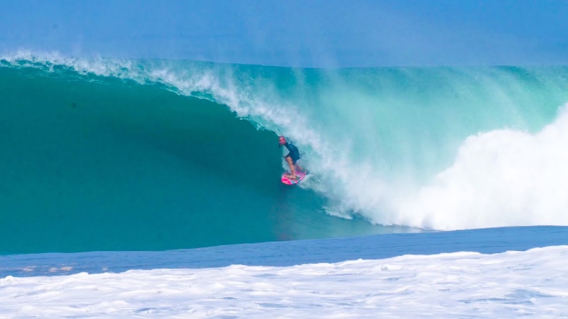 Jamie O'Brien surfeando en Mexico