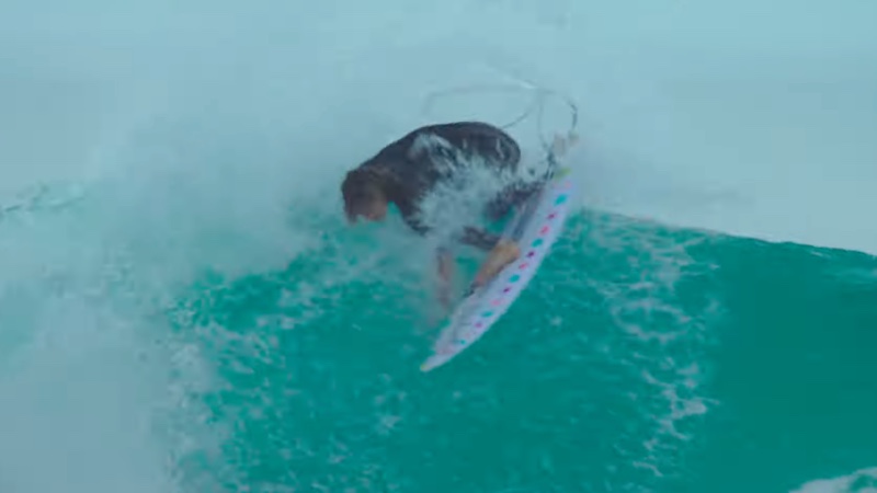 El team Epokhe surfeando en Francia